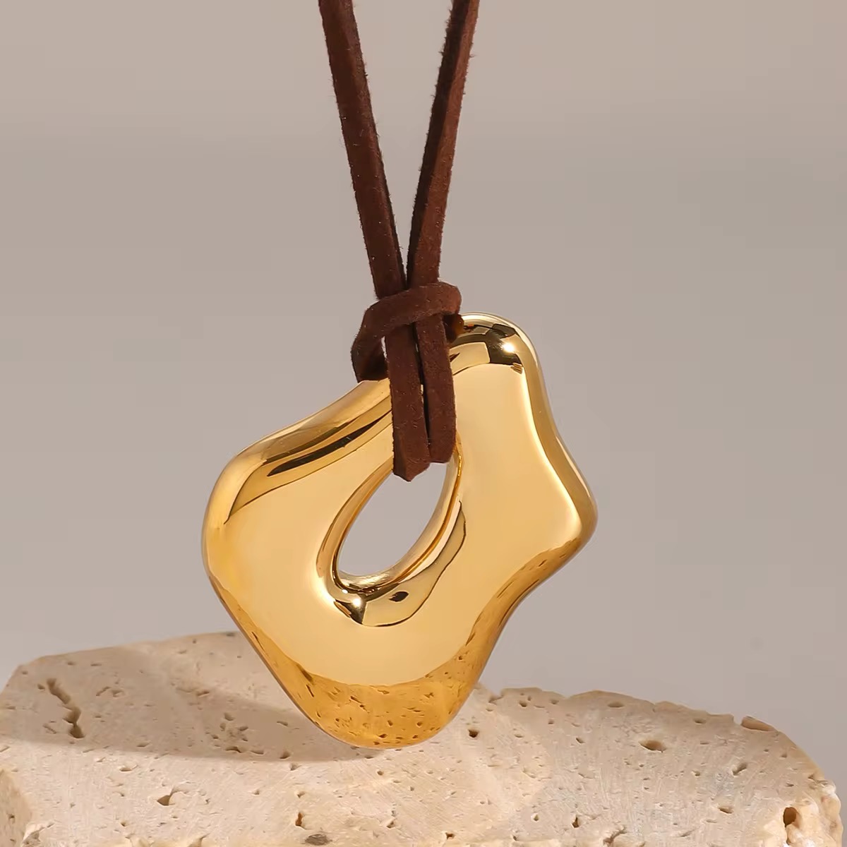 Asymmetrical Hollow Necklace - Image 5
