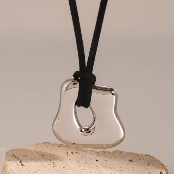 Asymmetrical Hollow Necklace