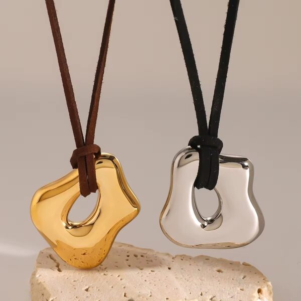 Asymmetrical Hollow Necklace