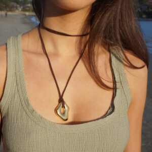 Asymmetrical Hollow Necklace - Image 3